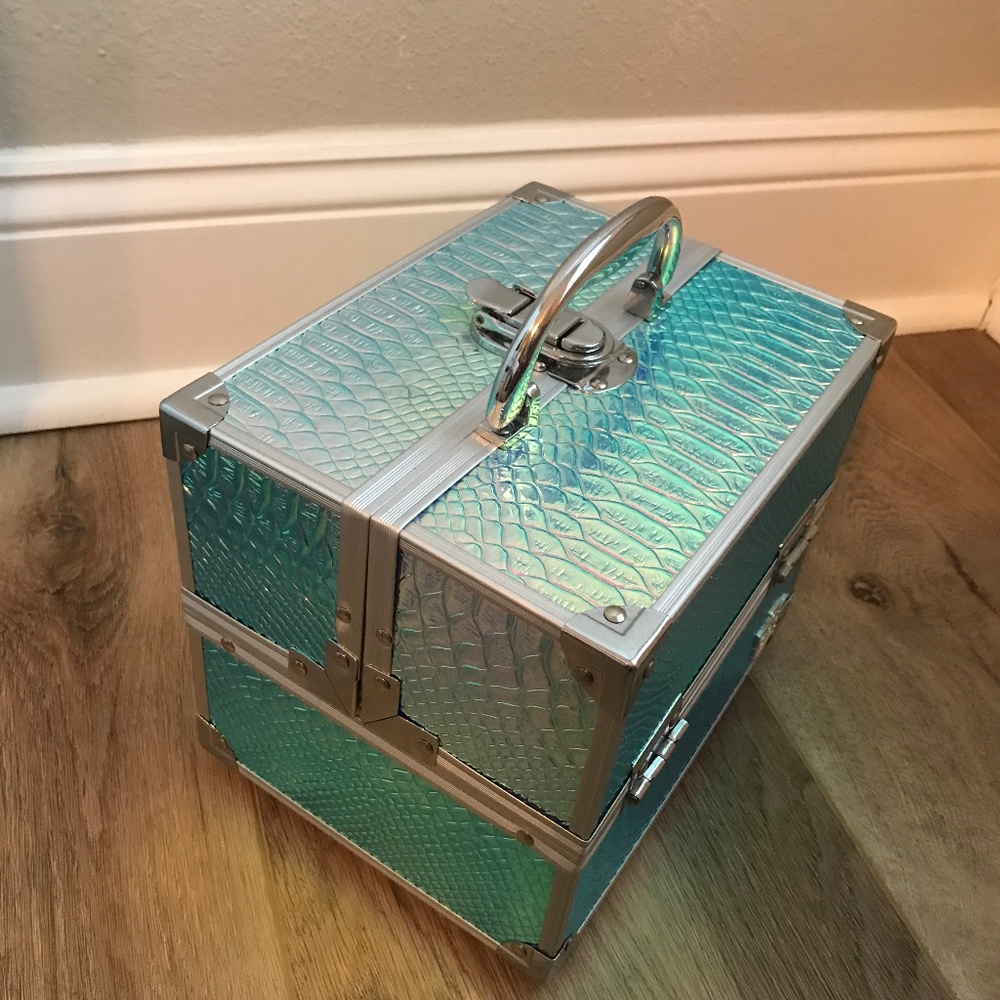 Caboodles traveling make up kit